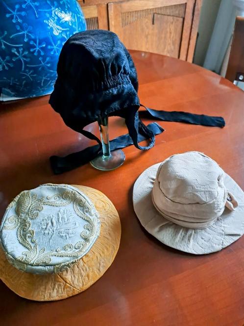 2 PRACHTIGE HOEDJES..., Kleding | Dames, Hoeden en Petten, Gedragen, Ophalen