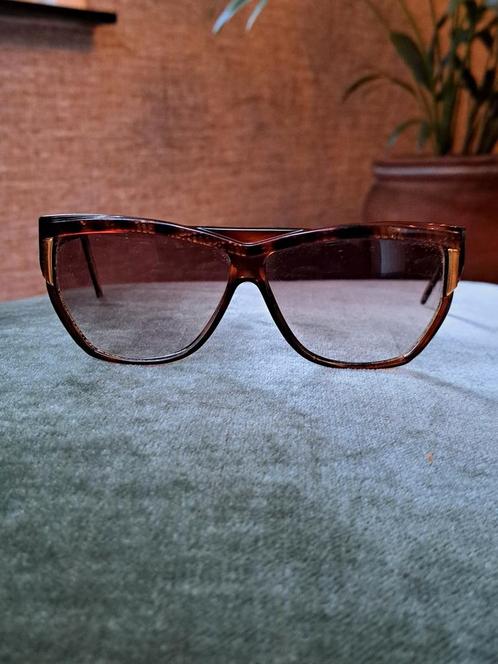 Prachtige vintage zonnebril Laura Biagiotti, Sieraden, Tassen en Uiterlijk, Zonnebrillen en Brillen | Dames, Zo goed als nieuw