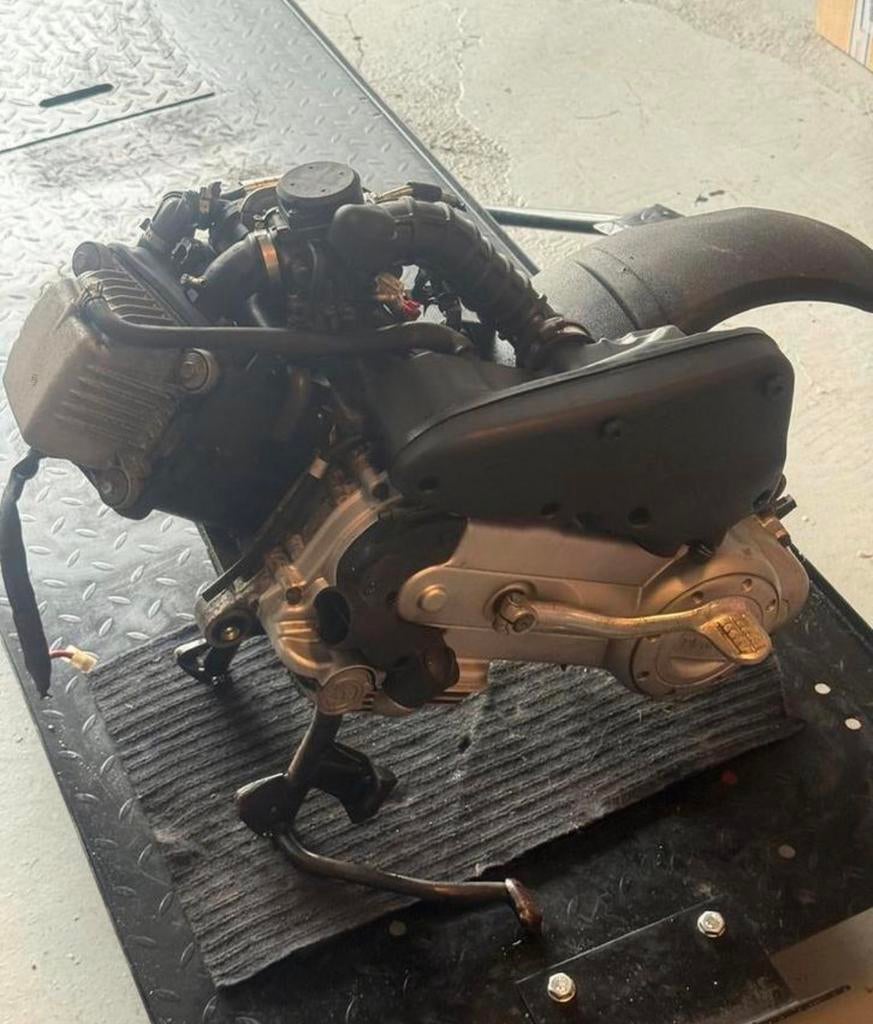 Vespa sprint carb blok 2017 tekoop, Fietsen en Brommers, Brommeronderdelen | Scooters, Ophalen of Verzenden, Nieuw, Blok, Peugeot