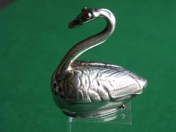 Nederlands zilver Geurdoosje i.v.v. een Zwaan beschikbaar voor biedingen