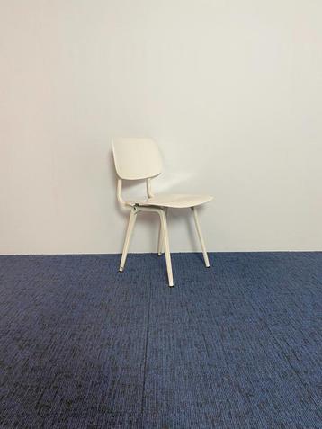 4 x Vergaderstoel Ahrend Revolt, wit, design Friso Kramer beschikbaar voor biedingen