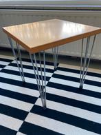 Bijzettafel hout met grappige pootjes, Minder dan 45 cm, Minder dan 55 cm, Ophalen of Verzenden, Zo goed als nieuw