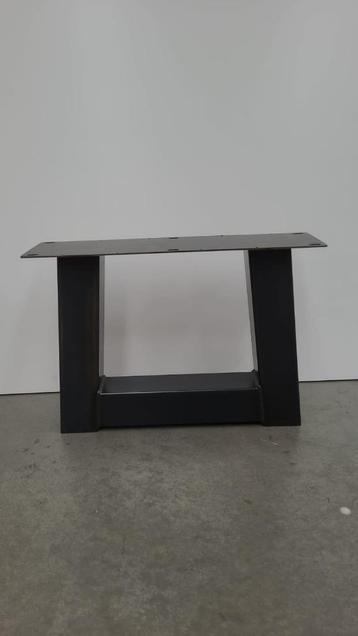 Industriële salontafel poot – stoer & compact beschikbaar voor biedingen