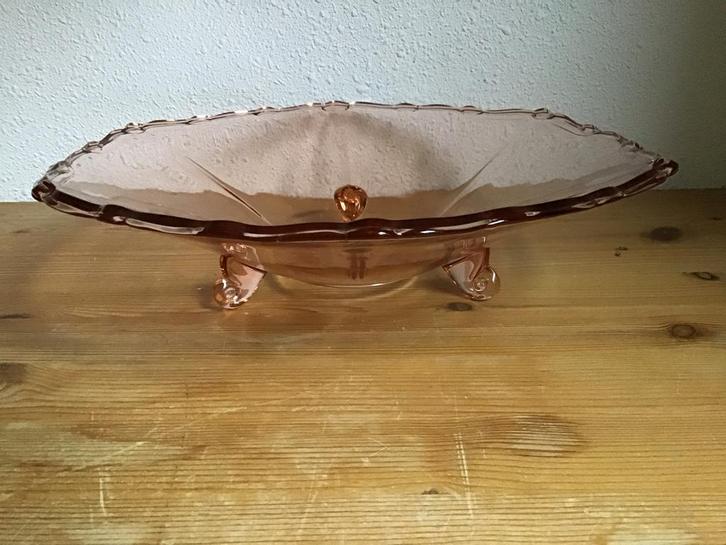 Roze schaal op pootjes, Antiek en Kunst, Antiek | Glas en Kristal, Ophalen of Verzenden
