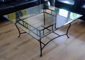 Salontafel zwart metaal met vierkant glazen blad beschikbaar voor biedingen