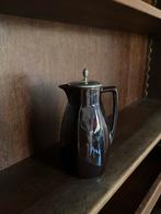 Antieke Chocolade Kan - Donkerrood & Puntgaaf, Huis en Inrichting, Ophalen of Verzenden, Zo goed als nieuw, Overige materialen