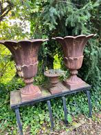 set van 2 gietijzeren antieke tulpvazen tuinvazen 74 cm hg, Ophalen, Gebruikt