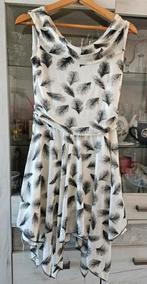 Gebroken witte jurk met zwarte veertjes motief, maat M, Ophalen of Verzenden, Gedragen, Wit