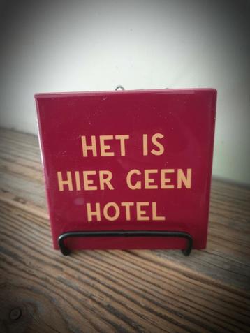Tekst tegel "Hotel" teksttegel met spreuk  beschikbaar voor biedingen