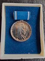 DDR medaille Pestalozzi-medaille voor trouwe dienst in zilve, Verzamelen, Ophalen of Verzenden, Landmacht, Duitsland, Lintje, Medaille of Wings