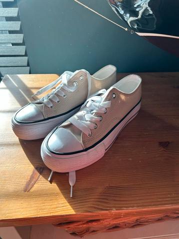 Beige Sneakers - Maat 38 beschikbaar voor biedingen