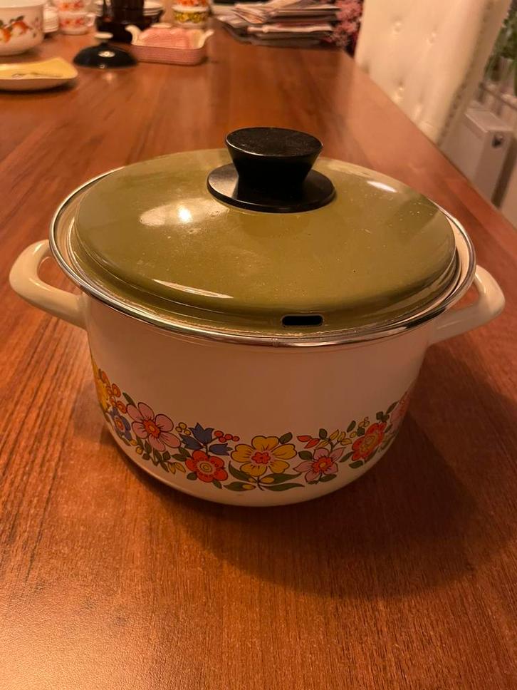 Vintage gebloemde pan / kookpan, Huis en Inrichting, Keuken | Potten en Pannen, Zo goed als nieuw, Pannenset, Rvs, Ophalen of Verzenden