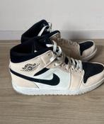 Jordan 1 Mid Barely Orange (W) maat 44, Overige kleuren, Nike, Ophalen of Verzenden, Sneakers of Gympen