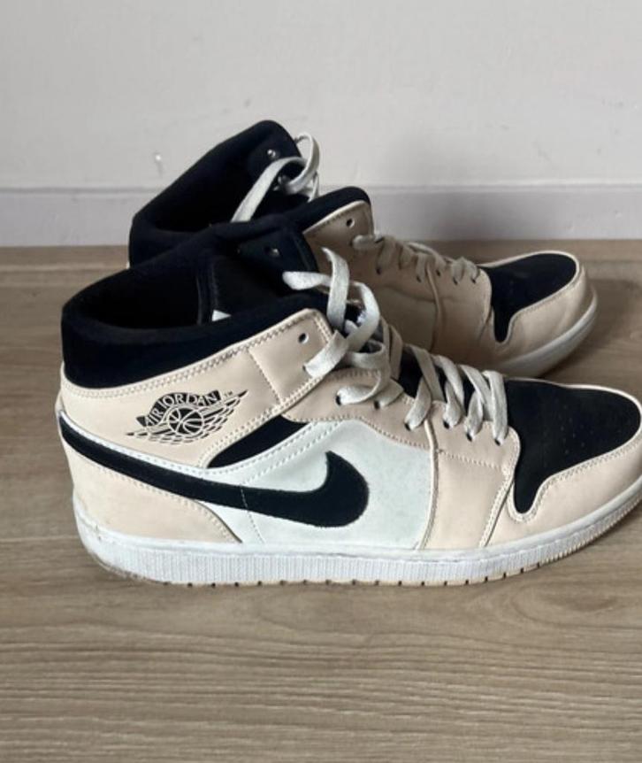 Jordan 1 Mid Barely Orange (W) maat 44, Kleding | Heren, Schoenen, Zo goed als nieuw, Sneakers of Gympen, Overige kleuren, Ophalen of Verzenden