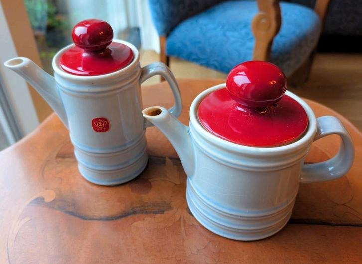 2 kannen van KW Feuerfest grijs rood, Antiek en Kunst, Antiek | Servies compleet, Ophalen of Verzenden