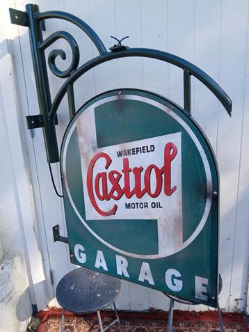 Groot Castrol uithangbord.dubbelzijdig. beschikbaar voor biedingen