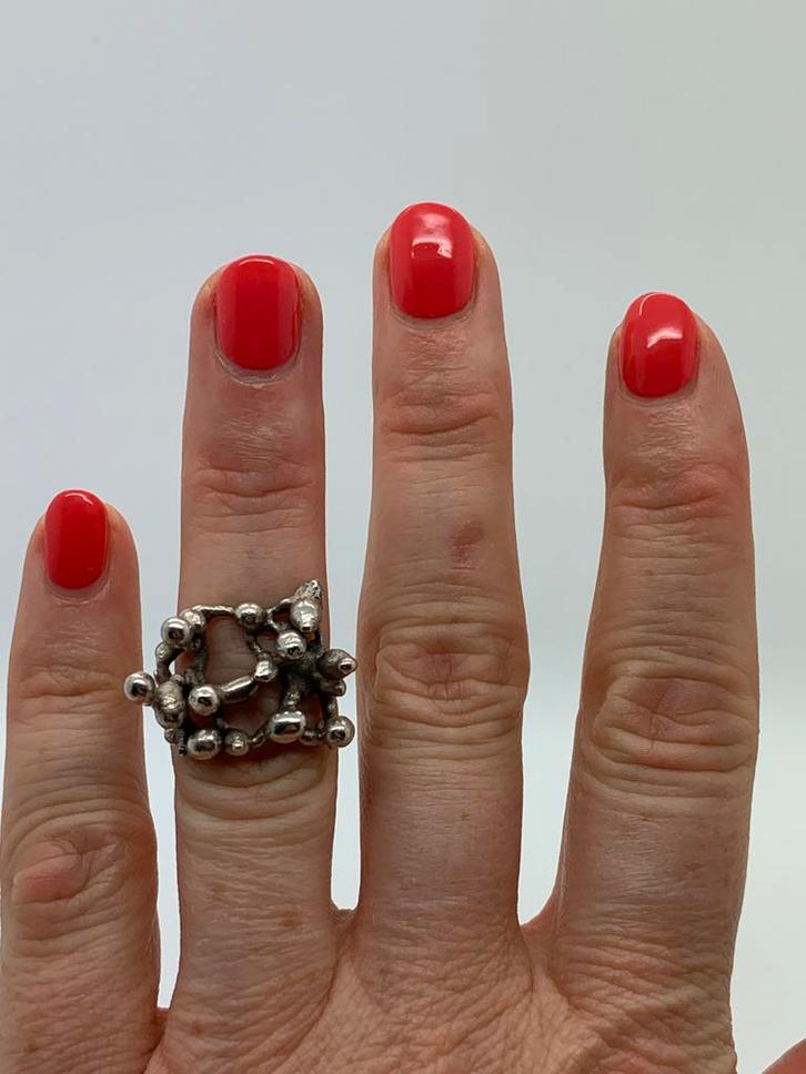 V889 Prachtige zilveren brutalist ring maat 16, Sieraden, Tassen en Uiterlijk, Antieke sieraden, Ring, Zilver, Ophalen of Verzenden
