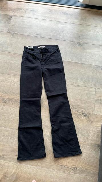 Levis jeans beschikbaar voor biedingen
