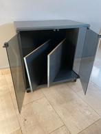 Zwart kastje met getint glazen deurtjes 65x42x65.5 cm, Ophalen, Gebruikt