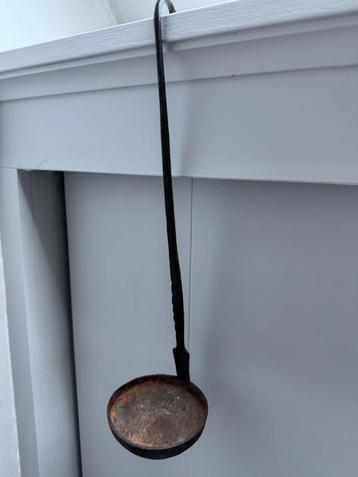 Brocante soeplepel beschikbaar voor biedingen