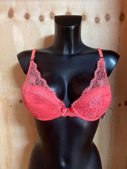 Chantelle push up bh maat 70b en 75c model 1272 opera, Kleding | Dames, Ondergoed en Lingerie, BH, Roze, Verzenden