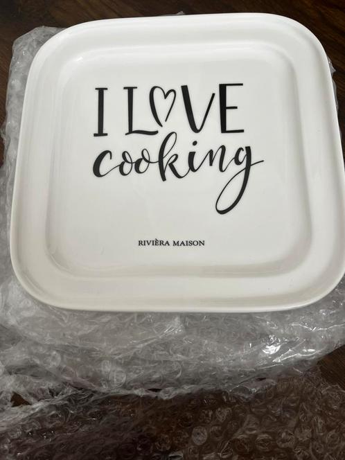 Nieuwe borden van het merk Riviera Maison, Huis en Inrichting, Keuken | Servies, Nieuw, Bord(en), Overige stijlen, Ophalen
