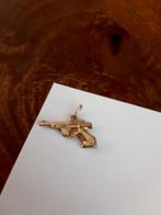 14 karaat gouden pistool hangertje, Overige voorstellingen, Ophalen of Verzenden, Zo goed als nieuw, Goud