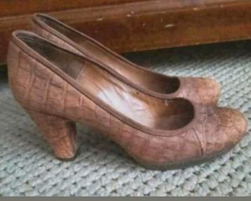 Caramelkleurige kroko lederen pumps van Unisa 38 beschikbaar voor biedingen