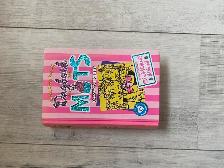 Rachel Renée Russell - Partystress!, Boeken, Kinderboeken | Jeugd | 10 tot 12 jaar, Zo goed als nieuw, Ophalen of Verzenden