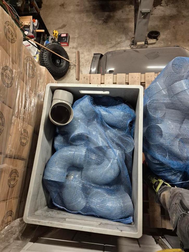 Partij pvc bochten, Doe-het-zelf en Verbouw, Buizen en Afvoer, Nieuw, Bochten, Pvc, Minder dan 2 meter, 80 mm of meer, Ophalen of Verzenden