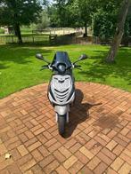 Piaggio zip 2023 injectie brom 45km/ Nardo gray full options, Fietsen en Brommers, Scooters | Piaggio, Ophalen, Gebruikt, Maximaal 45 km/u