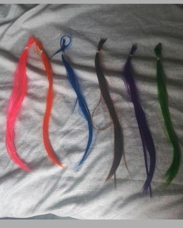 Diverse gekleurde hair extensions/ feathter extensions  beschikbaar voor biedingen