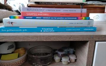 5 boeken gezond leven, en shiatsu en reflexologie therapieën beschikbaar voor biedingen