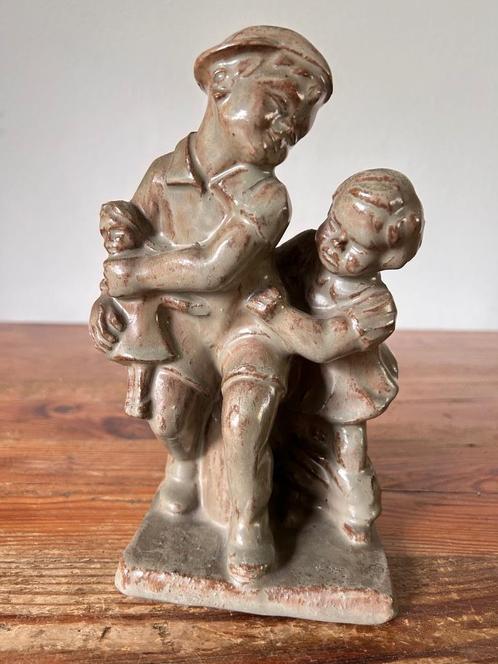 Beeld /sculptuur - spelende kinderen - keramiek - geglazuurd, Antiek en Kunst, Antiek | Keramiek en Aardewerk, Ophalen of Verzenden