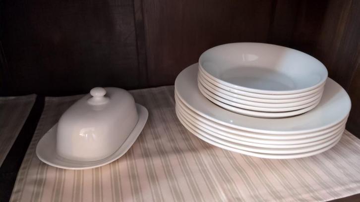Barratts 6-persoons servies - nieuwstaat, Huis en Inrichting, Keuken | Servies, Nieuw, Compleet servies, Effen, Aardewerk, Ophalen of Verzenden