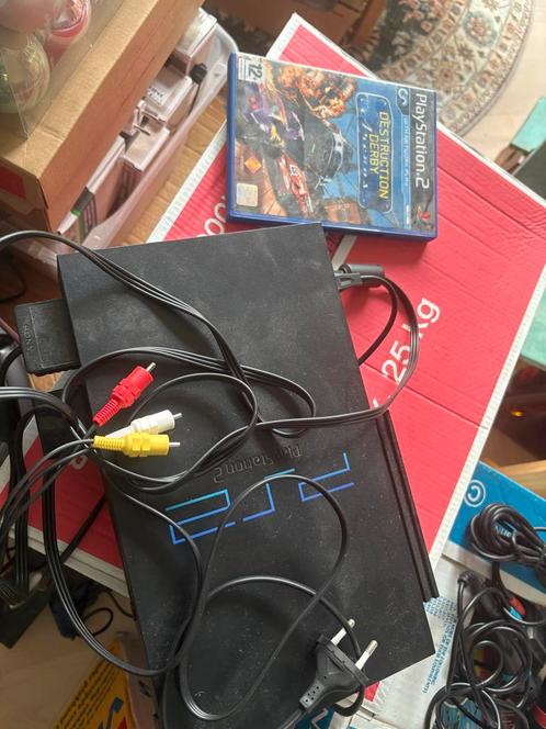 PlayStation 2 + 5 Games, Spelcomputers en Games, Spelcomputers | Sony PlayStation 2, Gebruikt, Phat, Zwart, Met 2 controllers
