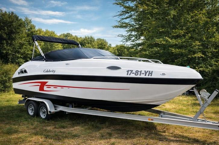 Celebrity 220 5.7 V8  Speedboot Met Trailer  Slaapplek, Watersport en Boten, Speedboten, 6 meter of meer, Benzine, 200 pk of meer