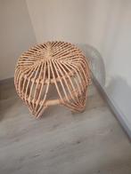 Mooi rieten bijzettafel of krukje, Huis en Inrichting, Krukjes, Ophalen, Zo goed als nieuw, Hout