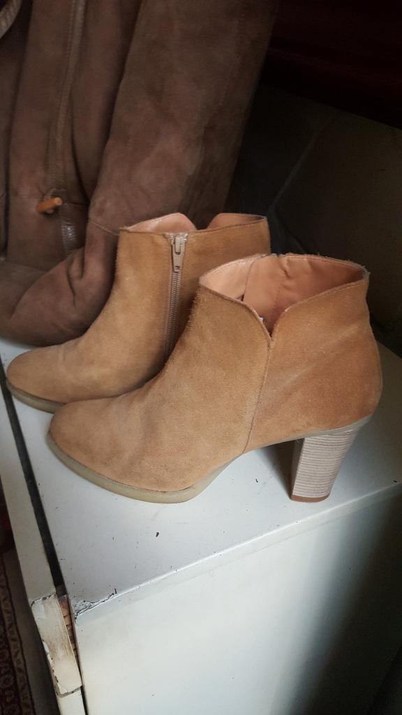 Suède enkel llaarsjes, Ophalen of Verzenden, Zo goed als nieuw, Zwart