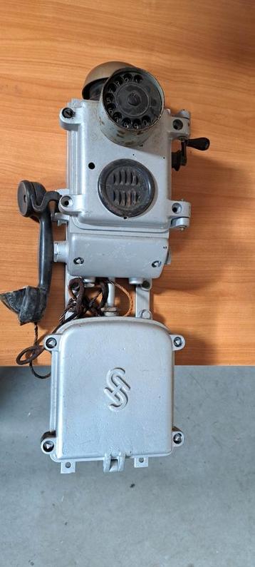 Vintage Wandtelefoon - Industrieel Design beschikbaar voor biedingen