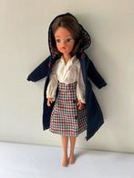 Sindy Set jas, blouse en rokje, Verzamelen, Ophalen of Verzenden, Zo goed als nieuw, Pop