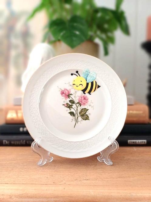 Vintage upcycled wandbordje met rozen en bijtje, Antiek en Kunst, Antiek | Servies los, Ophalen of Verzenden