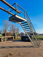 Rechte gegalvaniseerde trap met bordes, Doe-het-zelf en Verbouw, Ladders en Trappen, Ophalen of Verzenden, Zo goed als nieuw, 2 tot 4 meter