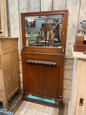 Oud cafe  pub wandrek met spiegel voor de biljartkeuen beschikbaar voor biedingen