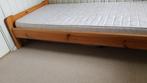 Bed met matras en matrasbeschermer., Ophalen, Gebruikt, 90 cm, Eenpersoons