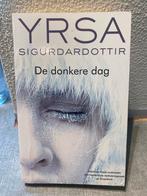 Yrsa Sigurdardottir. De donkere dag, Boeken, Woordenboeken, Gelezen, Overige uitgevers, Ophalen of Verzenden, Latijn