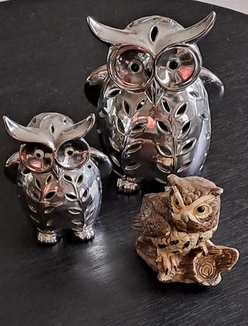 Mooi set van 2 metalen uilen. Los een bruine uil. Vintage  beschikbaar voor biedingen