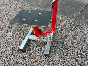 Voetbediende stevige Motorlift. beschikbaar voor biedingen