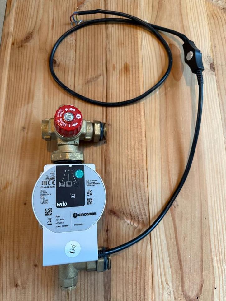 Giacomini menggroep vloerverwarming met Wilo pomp, Doe-het-zelf en Verbouw, Verwarming en Radiatoren, Zo goed als nieuw, Thermostaat