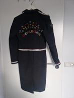 Oeteldonk Jas - Carnaval - Mist 2 Emblemen, Kleding | Dames, Carnavalskleding en Feestkleding, Carnaval, Maat 42/44 (L), Ophalen of Verzenden